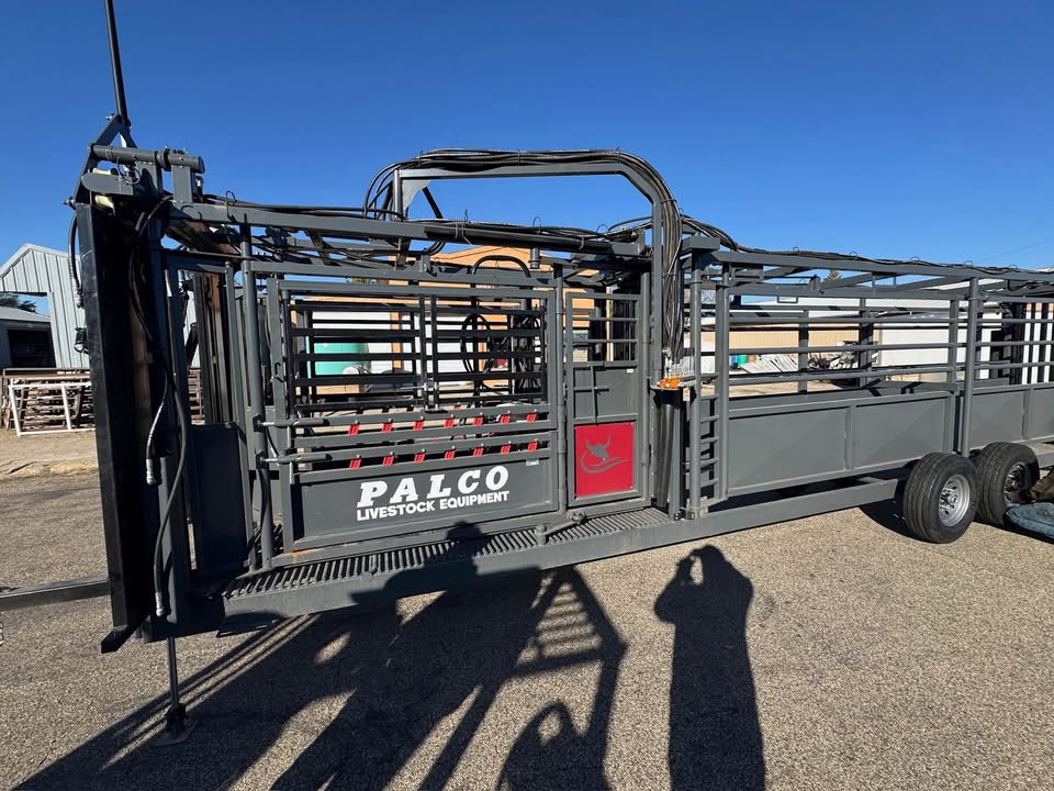 Palco Portable Hydraulic Chute and Alleyway