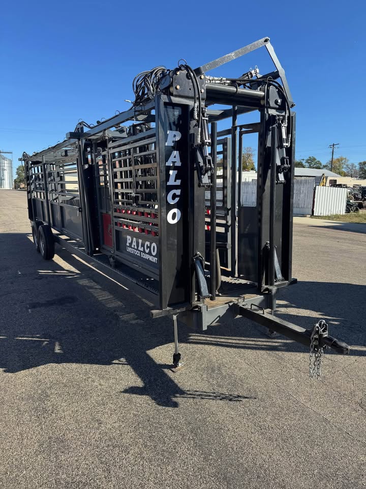 Palco Portable Hydraulic Chute and Alleyway