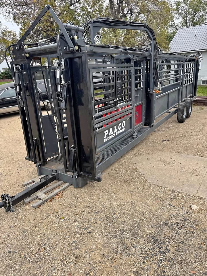 Palco Portable Hydraulic Chute and Alleyway