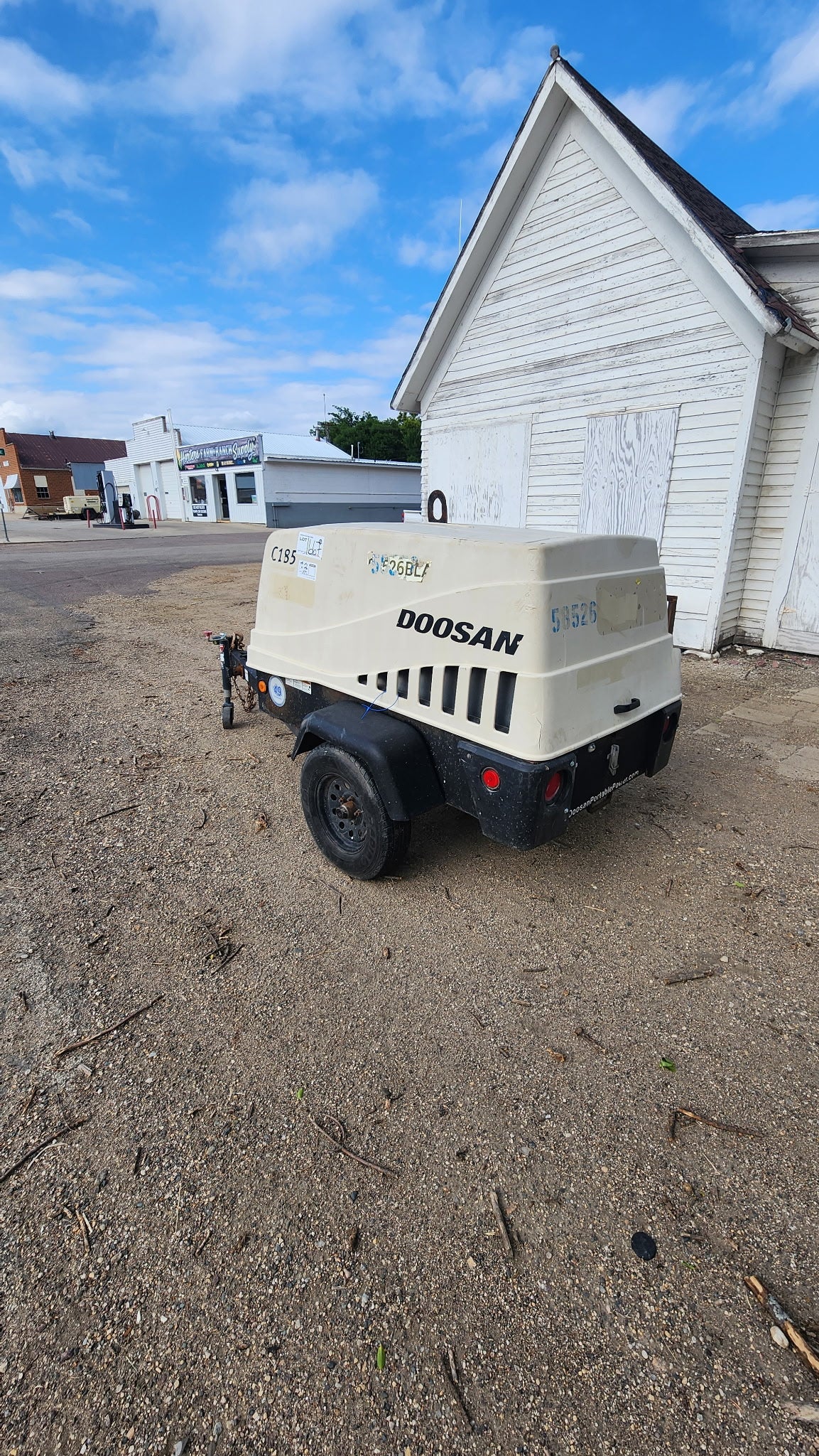 Doosan 185 CFM Air Compressor - used