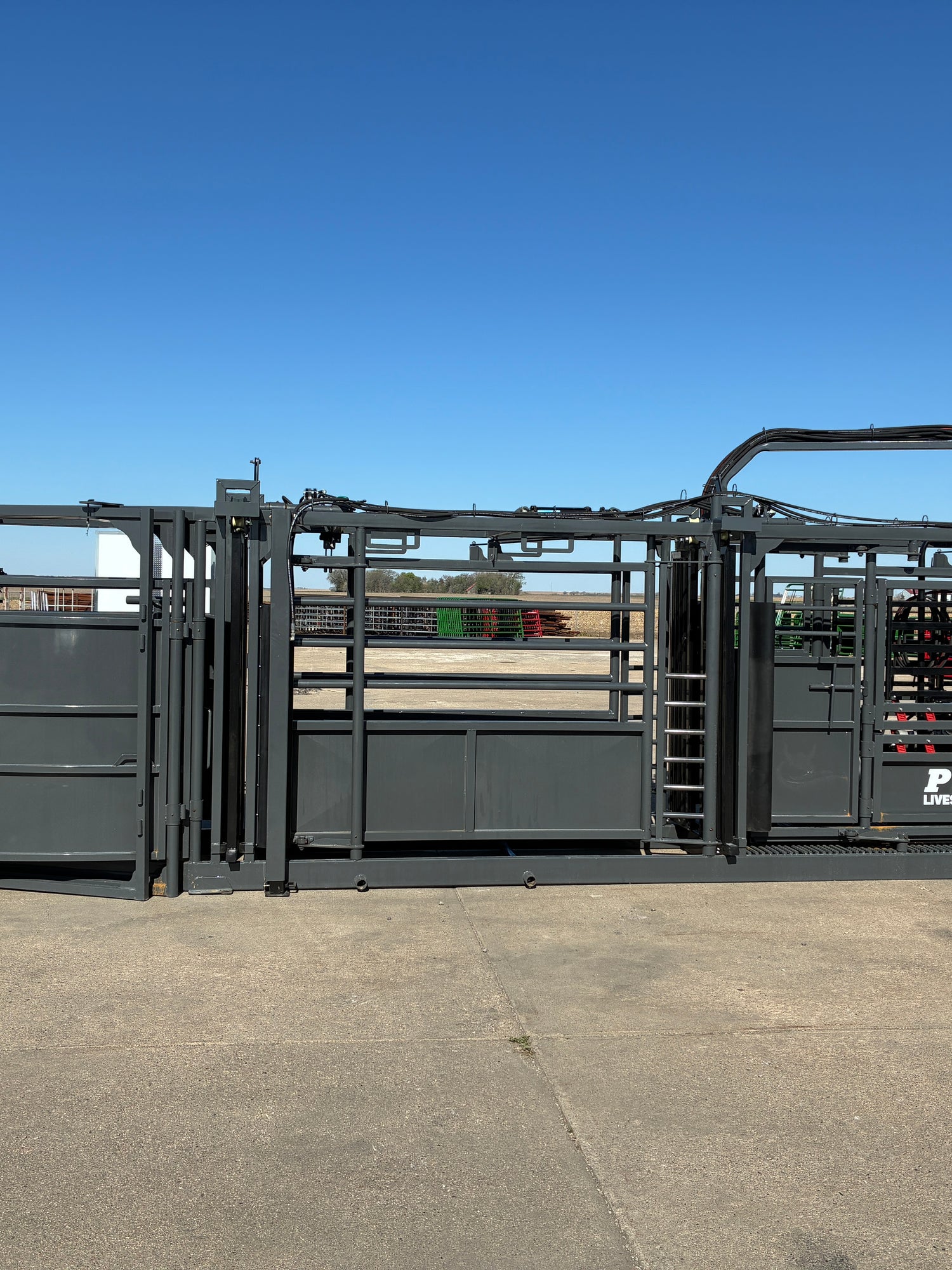 Chute Rack Palco Hydraulic Tub and Alley Cattle Chute Combo System – Horter's Farm ...
