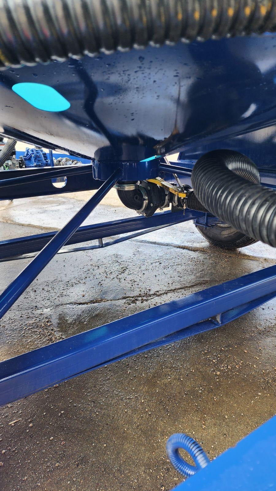 Duo-Lift 1300 gallon cone bottom tank trailer