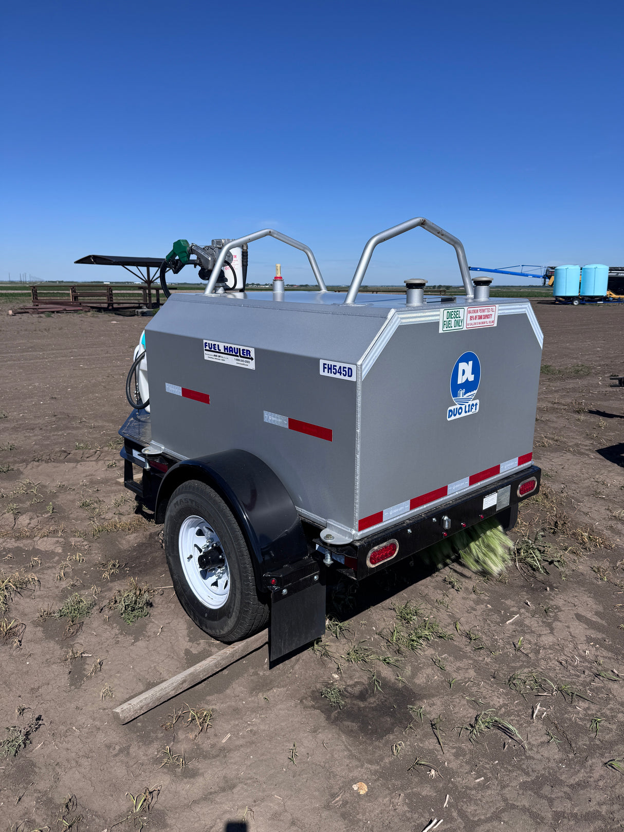 Duo Lift 545 Gallon Fuel & DEF Trailer